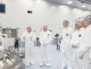 “바이오, 롯데 도약 핵심”… 신동빈, 송도 공장 방문