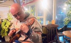 <b>가수 하림</b>, 배재고 앞 근조화환에 일침 “꽃으로 하는 고약한 짓들”