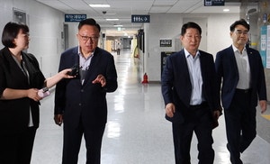 野 비주류 “장동혁 사퇴 연판장 돌릴수도”…張은 장외만 돌며 ‘강성층 다지기’