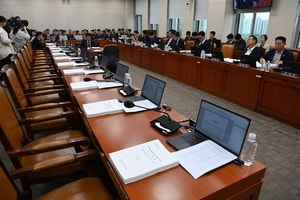 법안심사도 청문회도 ‘반쪽’… 여야 강대강 대치에 ‘협치 실종’