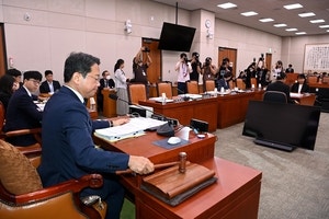 경찰 고개 숙였지만 ‘檢수사권 폐지’ 직진… 법조계 “비리 판칠것”