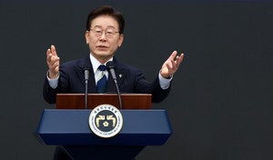 [속보]李 “<b>대통령</b> 혼자 비싼 소총? <b>가짜뉴스</b>가 온 세상 어지럽혀”