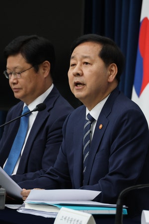 [속보]“40억~50억원 초과 주택 과세 정상화”... 정부, 부동산 <b>세제</b> 손...