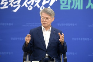 <b>전남광주</b>시 초대 차관급 <b>부시장</b> 후보자로 백승주·<b>윤난실</b> 지명
