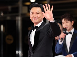 <b>황정민 스토킹</b> 혐의 40대 여성, 벌금 1000만 원 구형