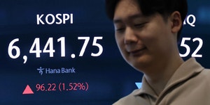 [속보]삼전닉스 7% 급등…<b>코스피 매수 사이드카</b>