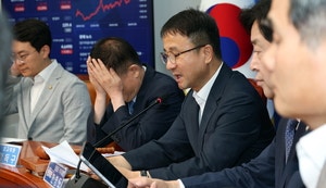 李 ‘부정>긍정’ 첫 데드크로스… 부동산·<b>수사권</b> 민심 매서웠다