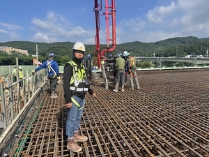 수십년 경력 반장님의 구슬땀… 졸업 앞 진로 고민 끝내주셨죠[고맙습니다]
