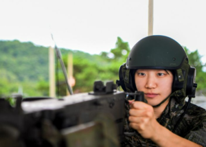 태권도 선수 출신이 전차 소대장? 서해 최전방 연평도 여군 4인방 화제