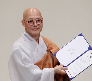 조계종 총무원장 연임 진우 스님 “새 도약 이룰 것”