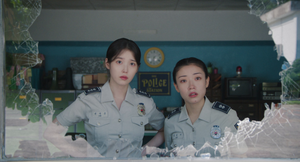 “역시 <b>아이유</b>”…신곡 ‘<b>이 별로부터</b>’, 멜론·지니 <b>1위</b>