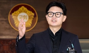 <b>한동훈</b>, 김민석을 짖는 개에 비유… “짖어놓고 물 용기 없어서 <b>경찰</b> 동...
