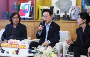 “K영화 빛나는 여정 응원”…李<b>대통령</b>, 이창동 베네치아영화제 <b>수상</b> 축...