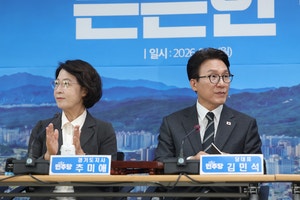 ‘마주한 추·석’ 기싸움… “난 수술의사” vs “품격있어야”