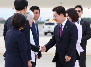 ‘3단계 비핵화 접근’한다지만…이 대통령, 직접 나서 ‘북한 핵보유’ 인정