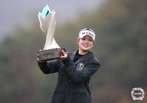 “재능 없어도 희망을!” <b>마서영</b>, KLPGA 83번째 출전서 감격 <b>첫</b> 승