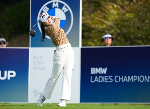 김민선7이 23일 전남광주 해남군 파인비치 골프 링크스에서 열린 LPGA투어 BMW 레이디스 챔피언십 2라운드 7번 홀에서 티샷을 하고 있다. BMW레이디스챔피언십대회조직위원회 제공