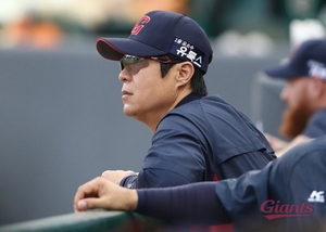 [단독]이택근 <b>롯데</b> 신임 단장의 첫 승부수…<b>허문회</b> 전 감독 <b>코치 영입</b>·...