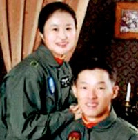 육군 첫 공격헬機 <b>조종사</b><b>부부</b> 탄생
