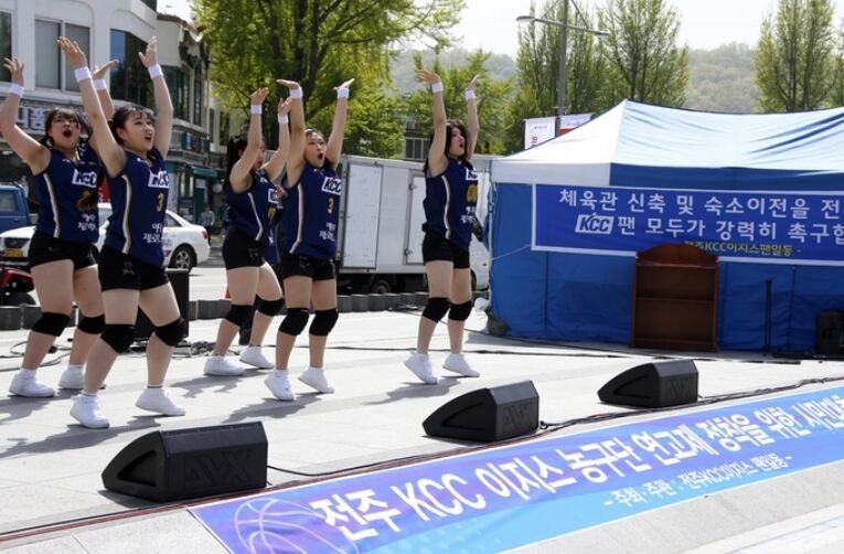 “전주시장 뭐했나”…<b>KCC</b> 연고지 부산 이전 결정에 팬들 ‘발끈’