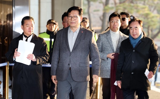 <b>송영길</b> “검찰에겐 <b>묵비권</b>, 판사에게 해명하겠다”