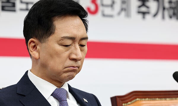 <b>민주</b>, <b>김기현</b> <b>사퇴</b>에 “바지 대표는 용산 지시에 충실했을 뿐”