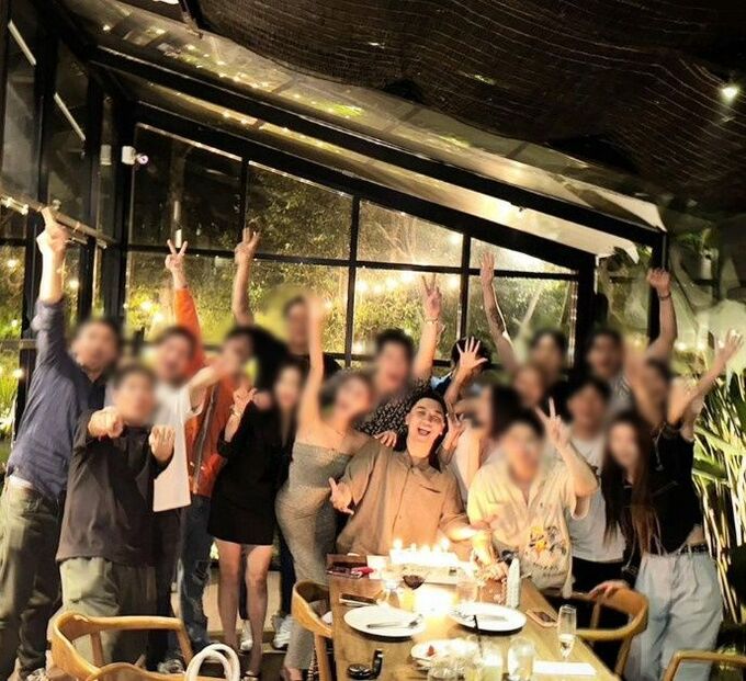 <b>승리</b>, <b>태국</b>서 33세 <b>생일파티</b> ‘환호’…현지 연예 절친들, ‘이승현’ ...