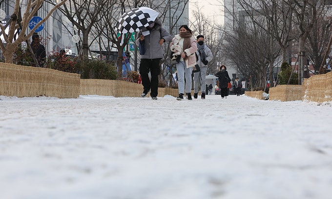 서울에 <b>올겨울</b> 첫 <b>한파</b>경보… 21일 더 춥다