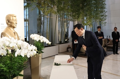신동빈 “혁신 없다면 우리도 파괴<b>대상</b>… 강력한 실행력 필요”