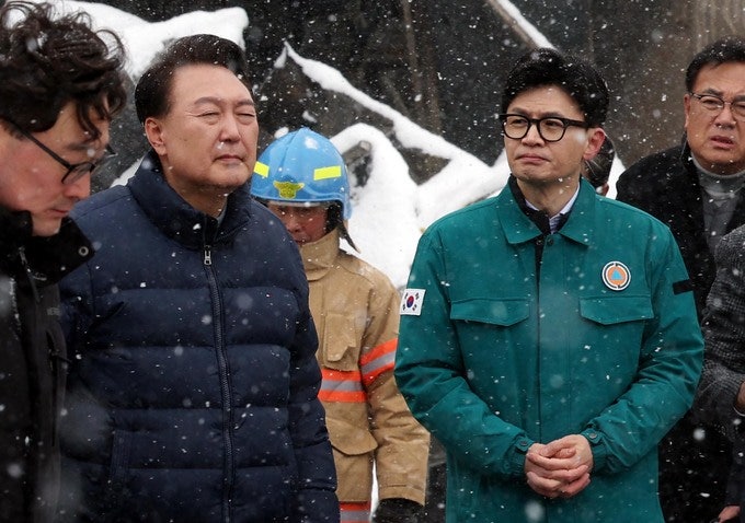 尹, 한동훈 국민의힘 비대위원장과 <b>서천특화시장 화재</b> 현장 함께 점검