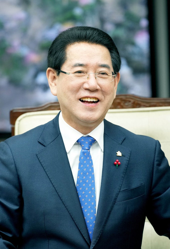 김영록 지사 “정원 확대 환영...<b>의대</b> 없는 <b>전남</b>에 <b>의대 신설</b>도”