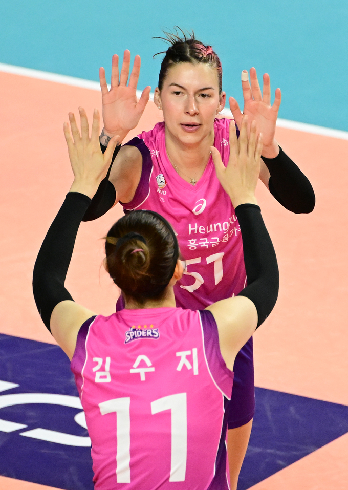 승점 6짜리 경기 앞둔 <b>현대건설 강성형</b>, <b>흥국생명</b> 아본단자 감독의 공통된 시...