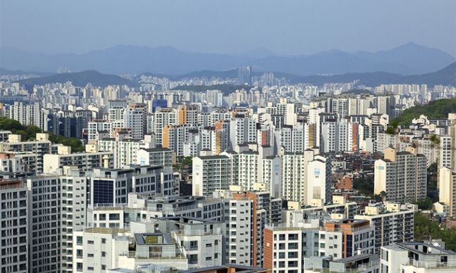 서울·지방 집값 하락폭 확대… 신학기 앞두고 전월세는 ‘쑥’