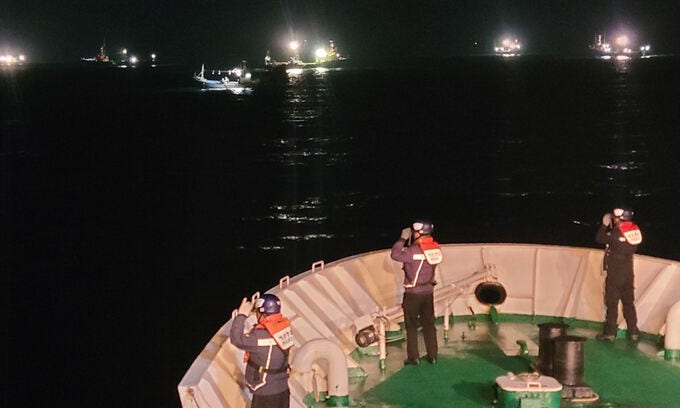 <b>통영 욕지도</b> 해상에서 <b>어선</b> 침몰… 10명 구조·1명 수색 중
