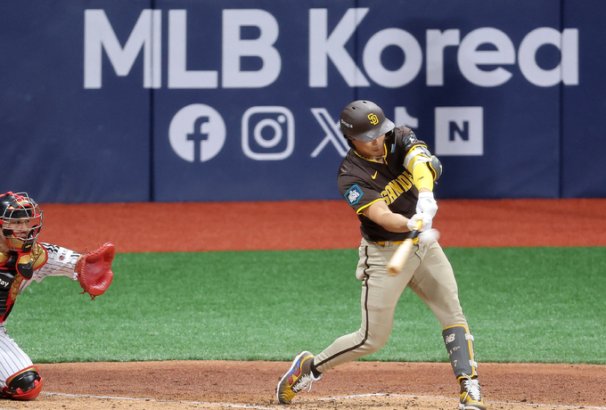 <b>샌디에이고 김하성</b> ‘장군’… LG 오지환 ‘멍군’