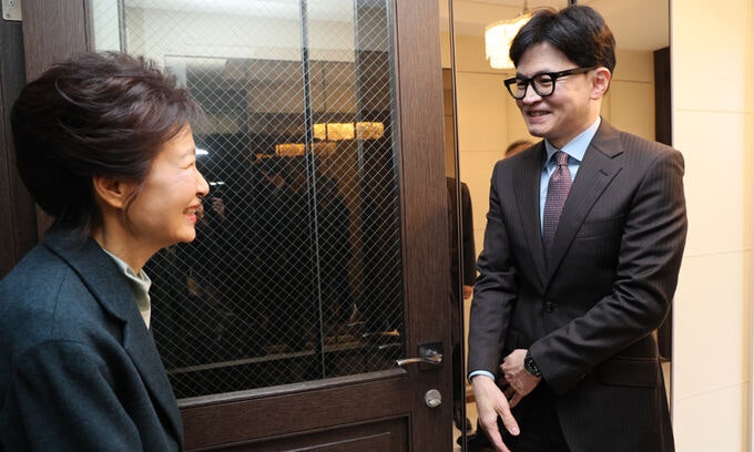 박근혜 만난 <b>한동훈</b> “국정현안 좋은 말씀 들어”