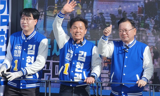 “고인 물은 썩어 경쟁해야” <b>김부겸</b>, 보수 텃밭 경북 찾아 지지 호소