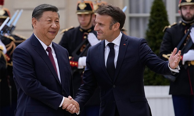 프랑스서 환대 받은 <b>시진핑</b> “양국 협력 심화”…美는 경계