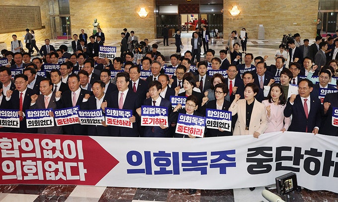“법사위·<b>운영</b>위장 사수” 양보없는 여야… 원구성 ‘공회전’ [헌정사...