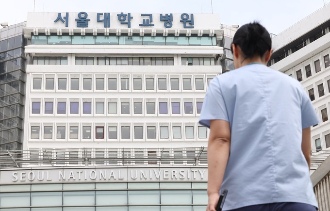 <b>서울대</b> 교수회, 의대 집단<b>휴진</b> 재고 요청…“국민 지지 얻어야”