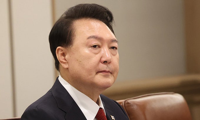 ‘尹 <b>탄핵</b>’ <b>청원 80만</b> 돌파…野, 실제 탄핵 추진엔 ‘신중론’