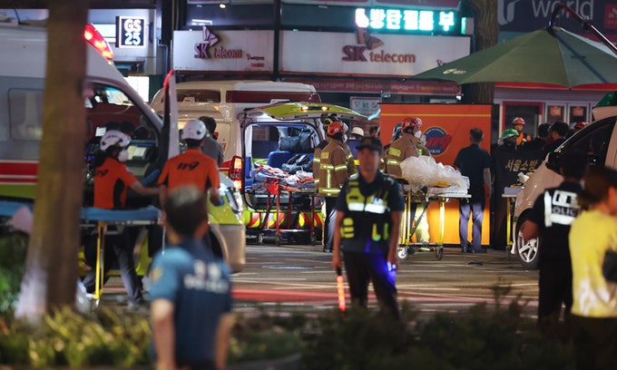서울 <b>시청역</b> 인근서 차량이 인도로 돌진… 최소 13명 사상