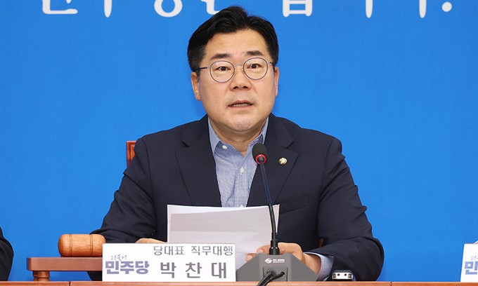 <b>박찬대</b> “與, <b>김병주 제명</b>?…‘쥐약 발언’ 尹도 <b>제명</b>하라”