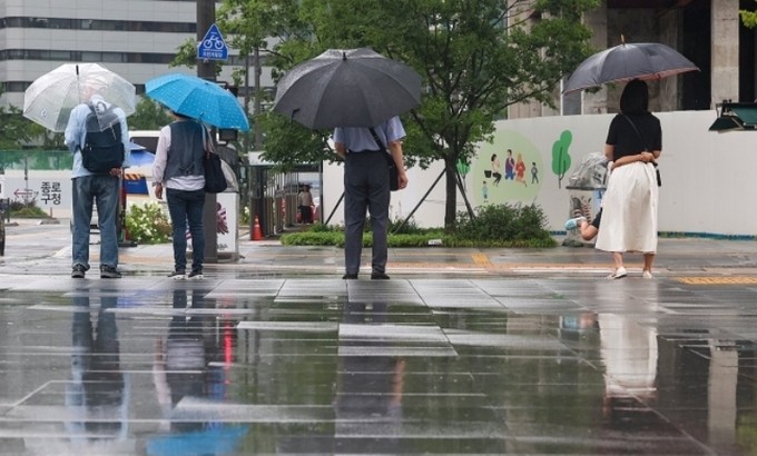 [오늘 날씨] ‘대서’ 무더위 이어져…천둥·<b>번개</b> 동반 강한 비