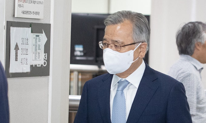 ‘가짜 <b>수산업자</b> 금품 수수’ <b>박영수</b> 전 특검, 1심서 징역형 집행유예