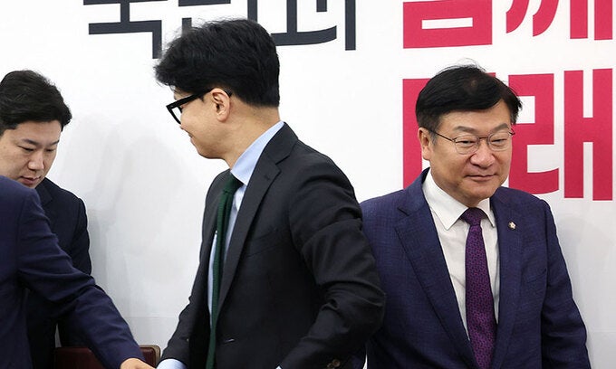 韓 압박에 결국 물러난 <b>정점식</b>… “향후 분열 막기 위해 사임”