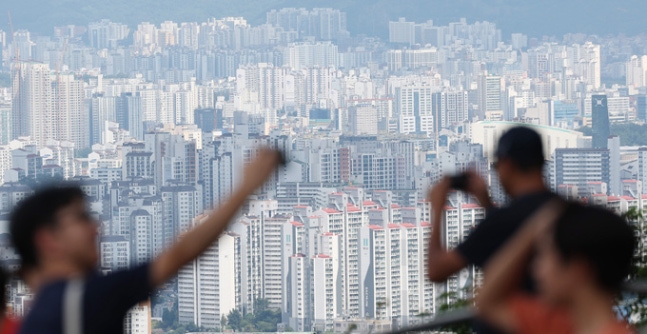 “나도 전세끼고 집 사볼까”… 서울 아파트 전세가율은 1년째 상승 중