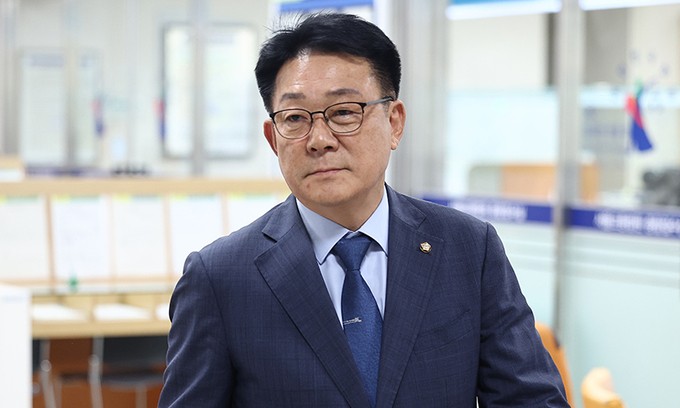 ‘민주당 전대 돈봉투’ <b>허종식</b>·이성만·윤관석 징역형 집유… “항소...