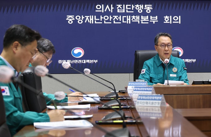 <b>박민수</b> “전국 409개 응급실에 전담책임관 지정”