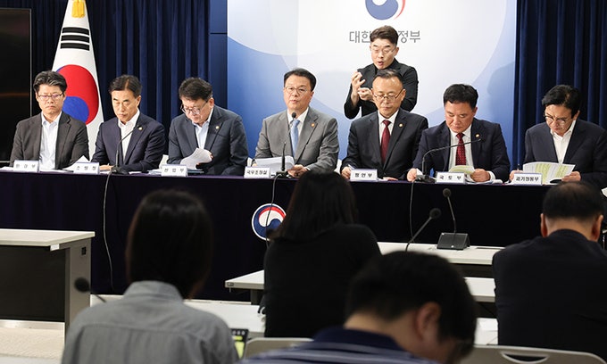 <b>전기차 배터리</b> 정보 공개 <b>의무화</b>…충전시설 지상 이전은 계속 검토